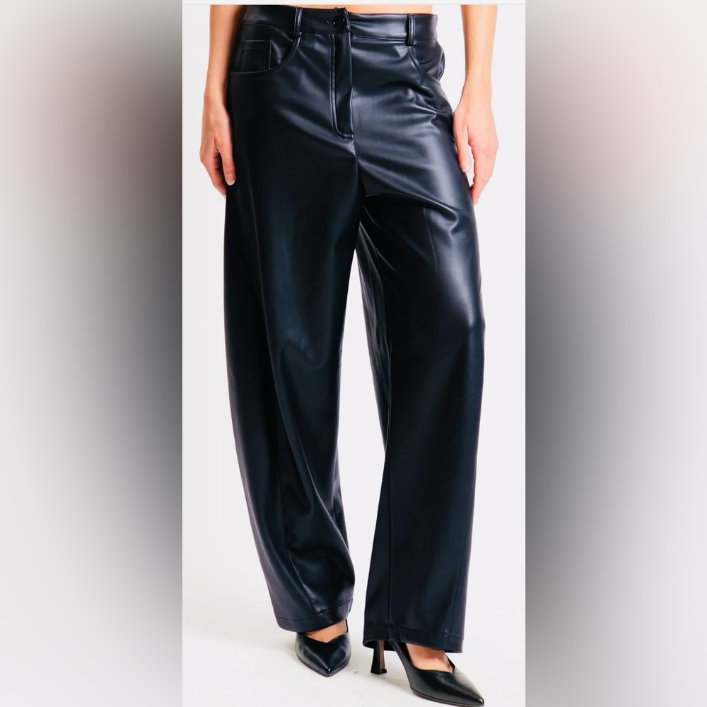 Italian Women Black Vegan Leather Barrel Trousers NWT MSRP $203